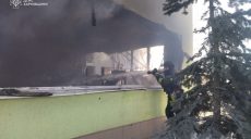 Детсад горел в Волчанске из-за вражеских обстрелов (фото)