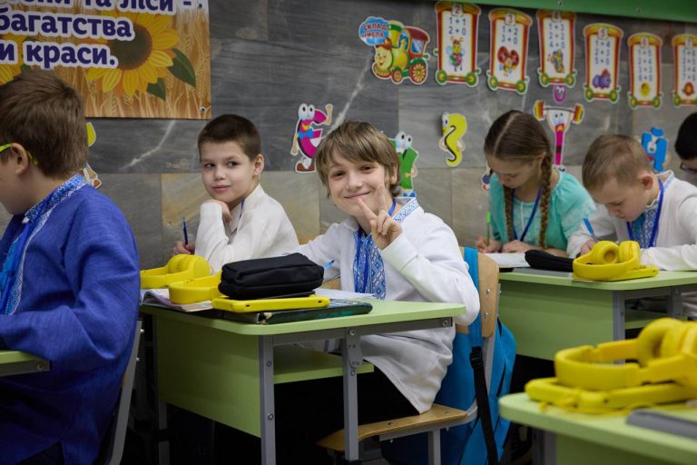Школ под землей в Харькове пока хватает на 8% учащихся — более 3 тысяч детей