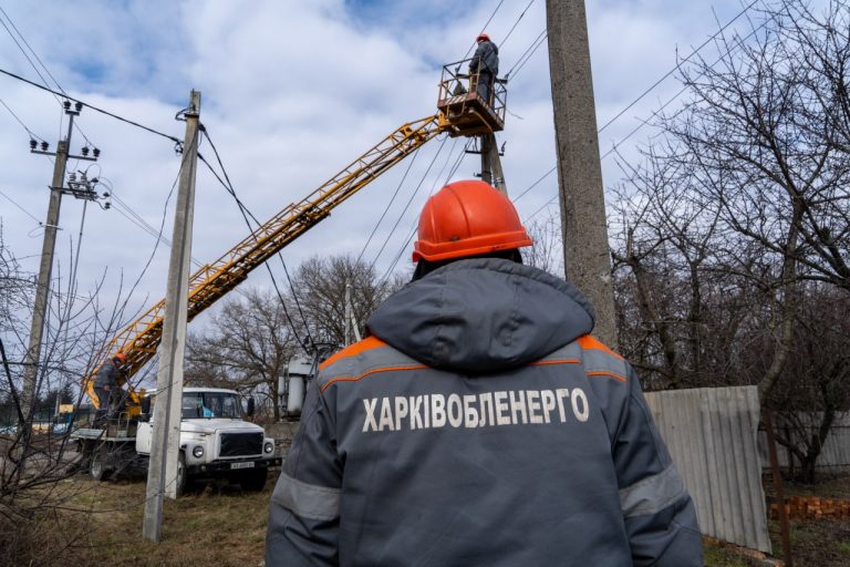 “Харківобленерго” відновило світло для споживачів Золочівщини та Борівського