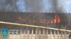 Дым, огонь, завалы. Как выглядит место, куда ударила ракета в Харькове (видео)