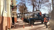Комунальники усувають наслідки “прильоту” по Харкову (фото)