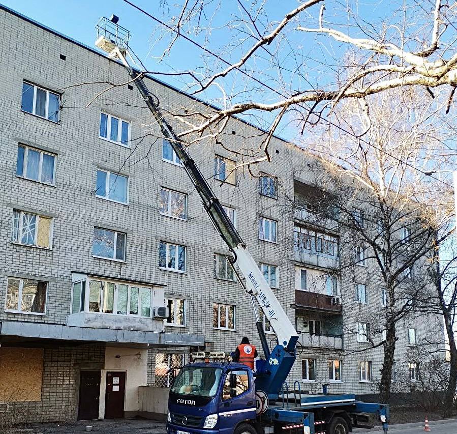 В Харькове ликвидируют последствия удара "шахедов" 11 марта 2024 3