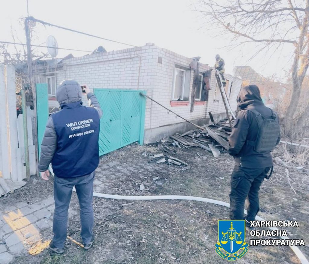 Місця ударів по Вовчанську, де постраждала жінка, показала прокуратура (фото)