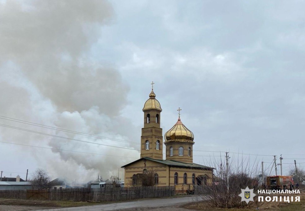 На Харьковщине обстреляли храм, есть раненый (фото)