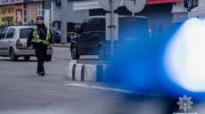 У Харкові на дороги вийшли регулювальники, світлофори не працюють (фото)