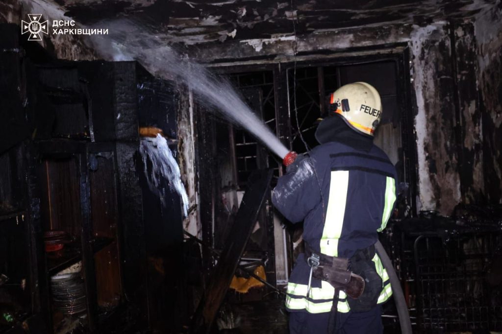 На Алексеевке горела многоэтажка: двое погибших, мать с ребенком спасли (фото)