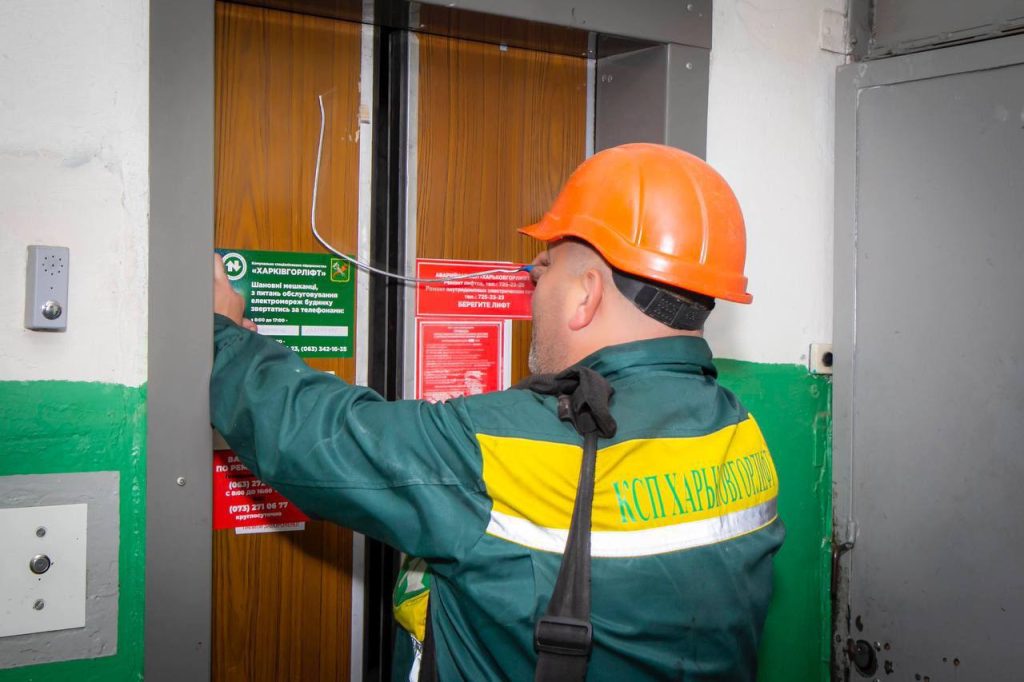 Из-за отключений света харьковчане стали чаще застревать в лифтах — что делать