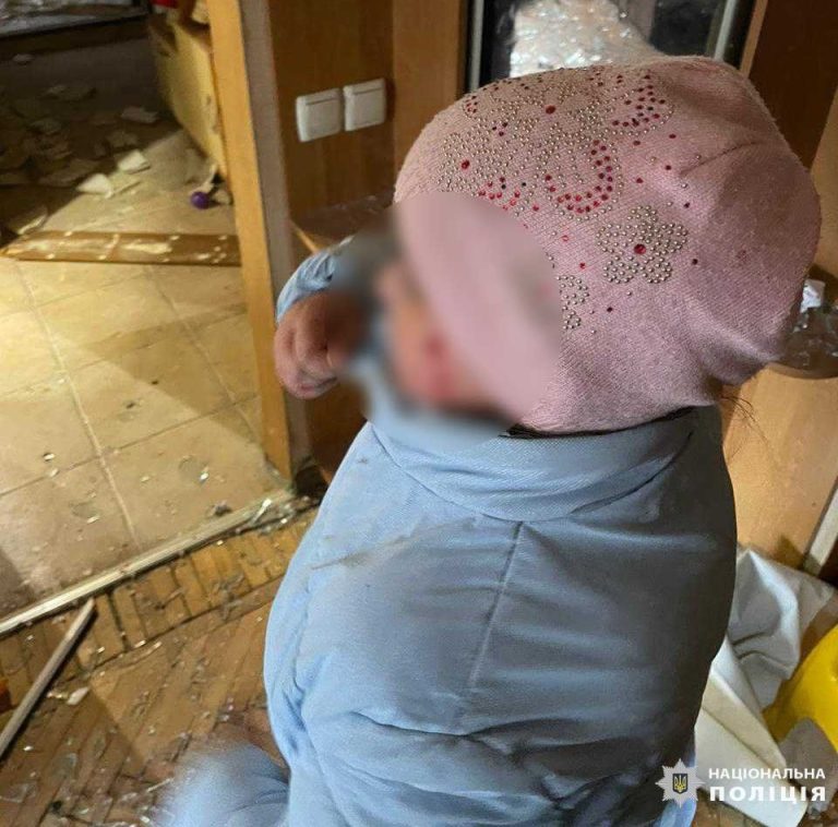 Разбитые квартиры и плач детей — первые минуты после удара по Харькову (видео)