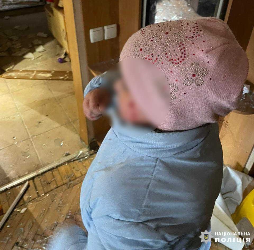 Розбиті квартири і плач дітей – перші хвилини після удару по Харкову (відео)