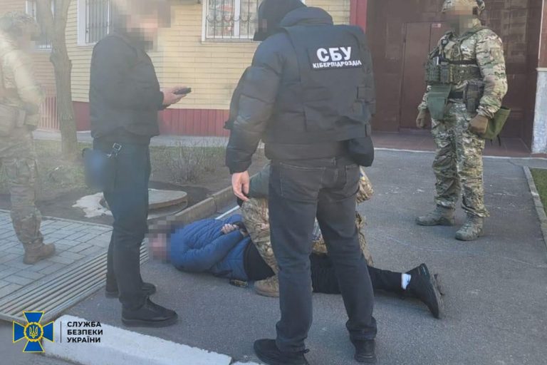 Босса колл-центра, который выманивал деньги у граждан ЕС, поймали в Харькове