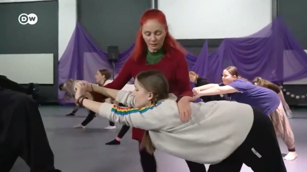 Студия танца в Харькове помогает детям нанадолго забыть о войне (видео)