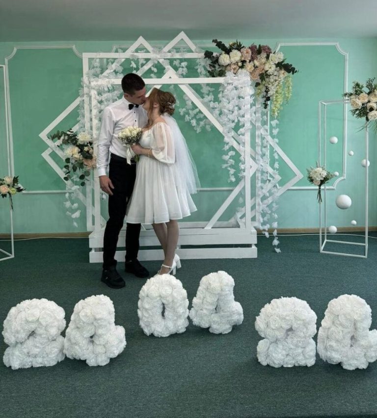 Дзеркальна дата: 24.04.2024 на Харківщині одружилася майже сотня пар (фото)
