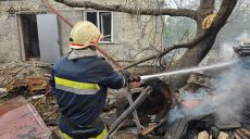 Тушат пожар, разбирают завалы: ГСЧСники работают на месте удара в Дергачах