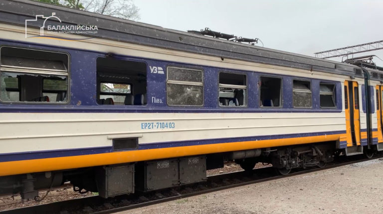 Удар припав за 15 метрів від поїзда: який вигляд має вокзал у Балаклії (відео)