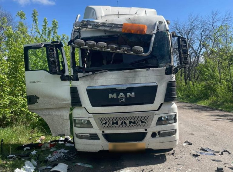 Двоє поранених внаслідок атаки російського БпЛА по вантажівці на Харківщині