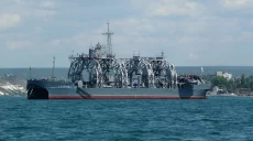 «Не менее уникальное, чем «Москва»: судно РФ подбили в Крыму ВМС ВСУ (видео)