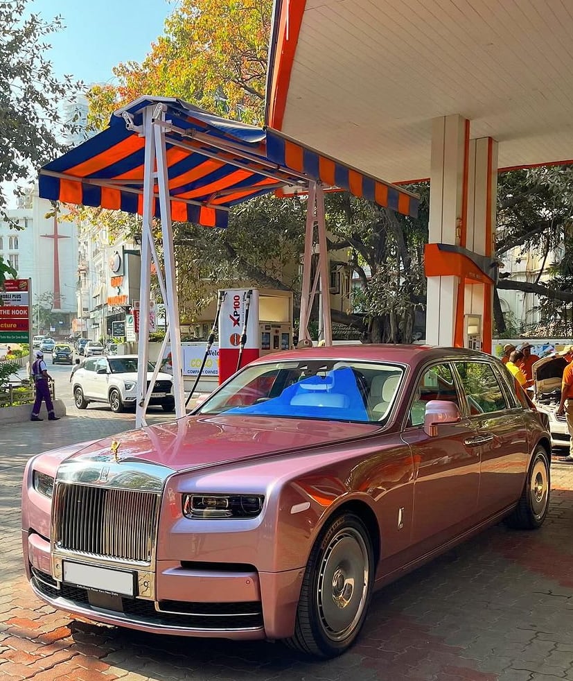 Красуня в рожевому: Rolls-Royce Phantom Ніти Амбані сяє під сонцем ІндіїФото: Джерело: automobiliardent/Instagram