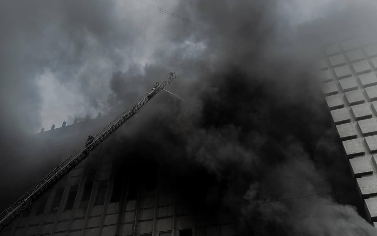 «Робимо все, щоб дати місту більше захисту» – Зеленський про обстріли Харкова