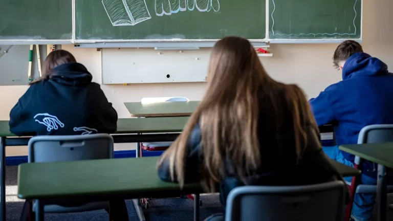 Школьники Германии принимают ислам из-за страха перед одноклассниками — BILD