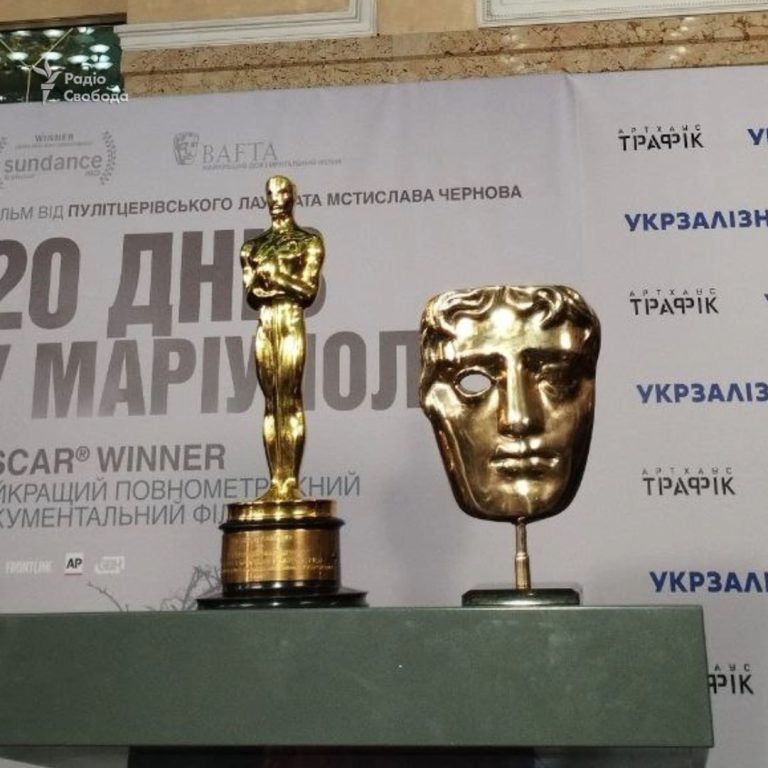 Авторы фильма «20 дней в Мариуполе» вернулись в Украину с «Оскаром» (видео)