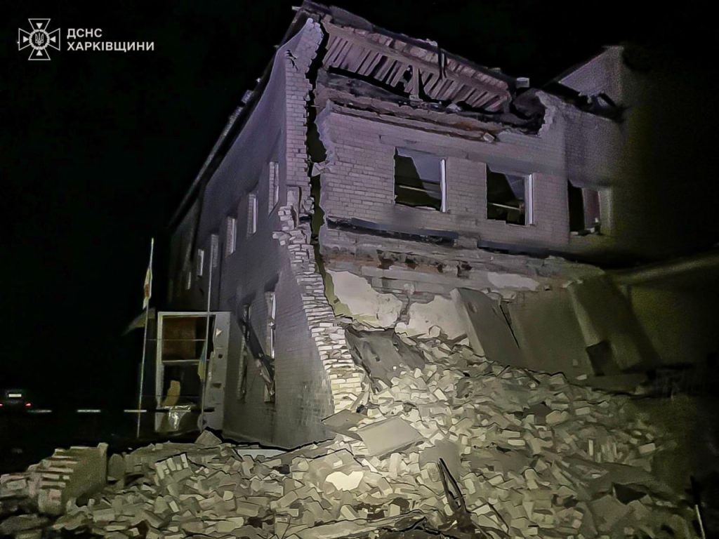 Росіяни вночі вдарили по підрозділу рятувальників на Харківщині