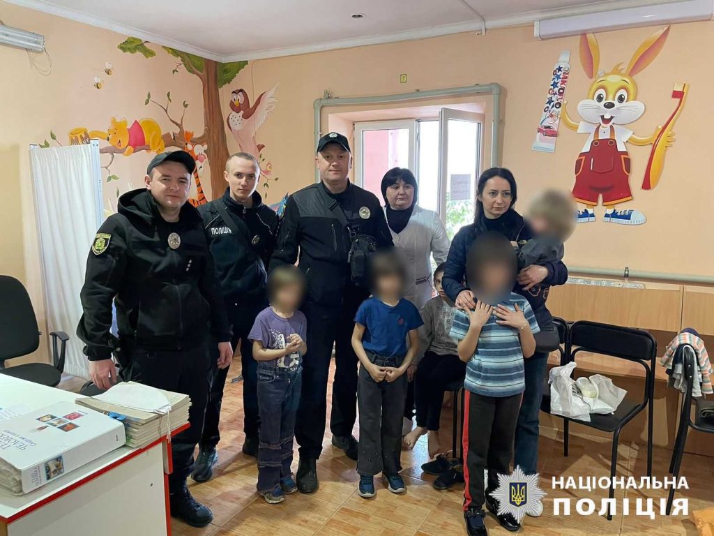 Семь детей забрали у матери на Харьковщине (фото)