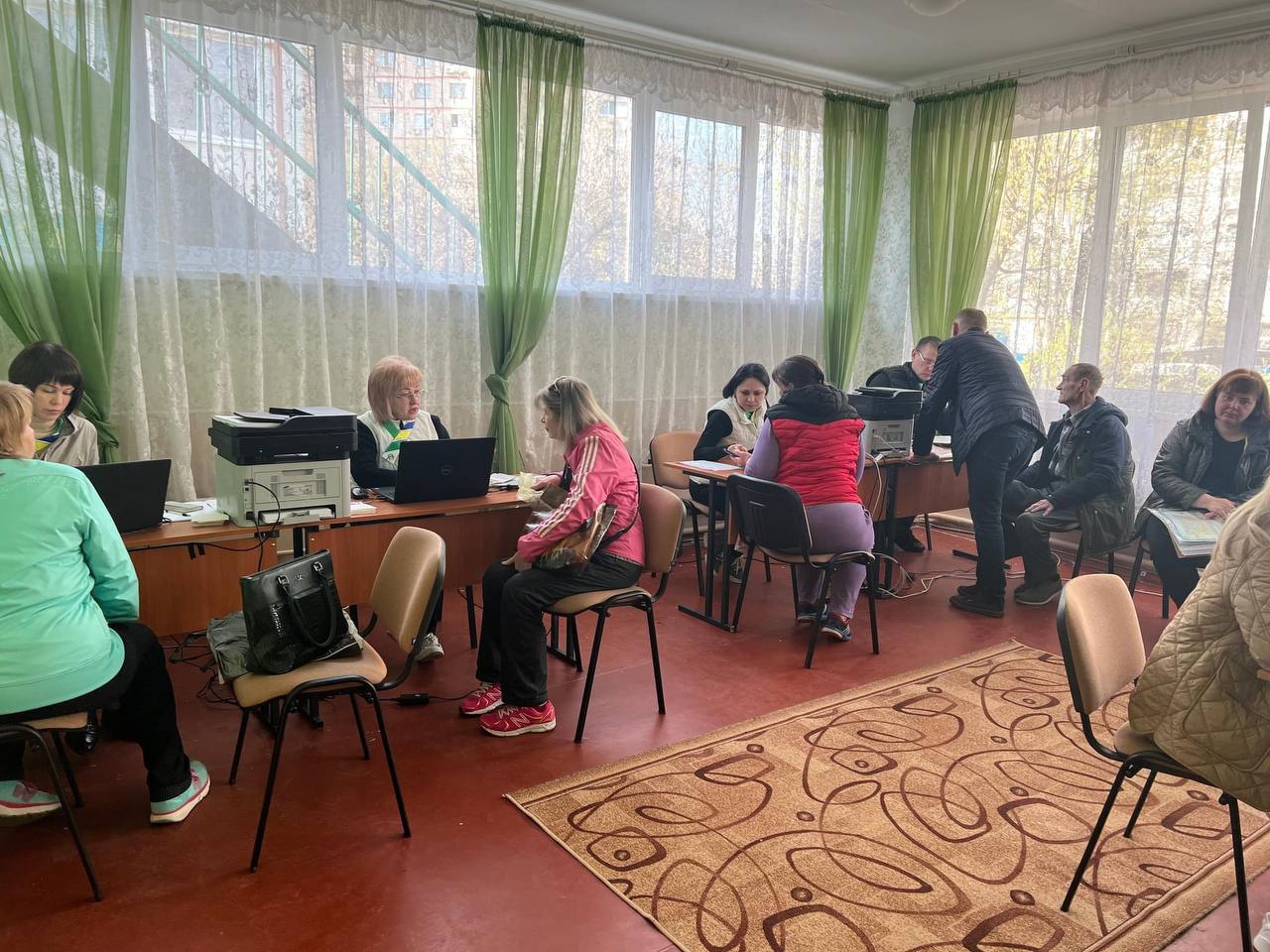 У Шевченківському районі по-місцевому оформлюють компенсації за розбите житло