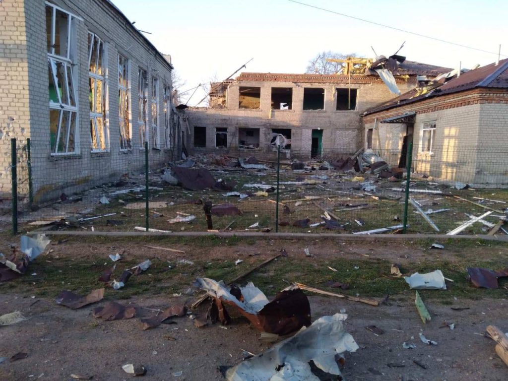 Синегубов об обстрелах Харьковщины: пострадали учебное заведение и «скорая»