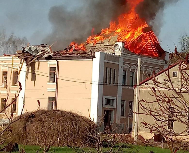 Обстріли Вовчанська: Синєгубов повідомляє, що повністю зруйновано медзаклад