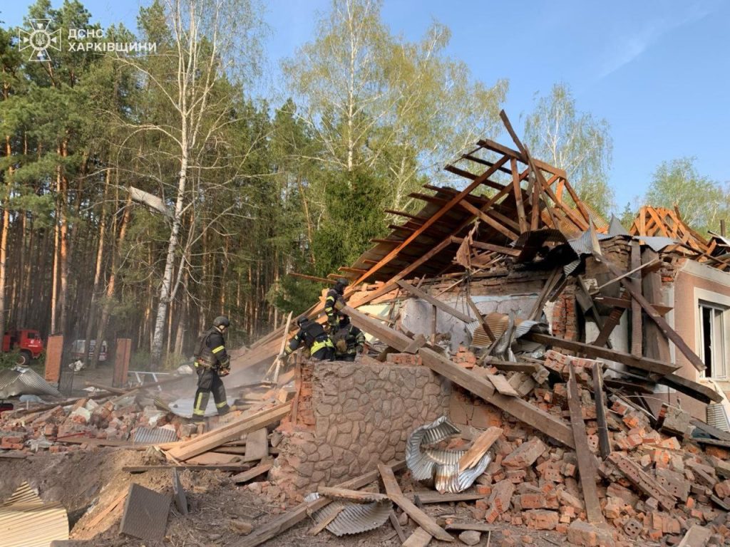 Двоє поранених: ворог скинув авіабомбу на будівлю лісгоспу на Чугуївщині
