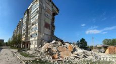 Удар по многоэтажке в Волчанске: полиция показала кадры с места «прилета»