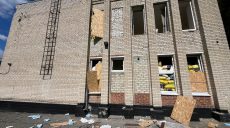 По Казачьей Лопани на Харьковщине днем ударили КАБами, разбит старостат (фото)
