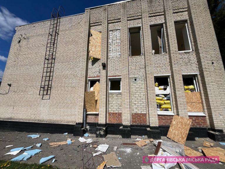 По Козачій Лопані на Харківщині вдень вдарили КАБами, розбито старостат (фото)