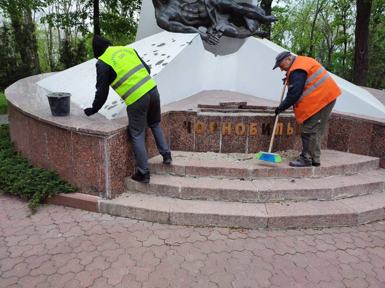 ремонт пам'ятника чорнобильцям у Харкові 3