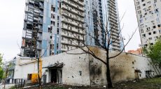 Закрывают окна, выдают помощь: последствия ночного удара устраняют в Харькове
