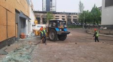 У Харкові продовжують усувати наслідки ракетного удару (фото)