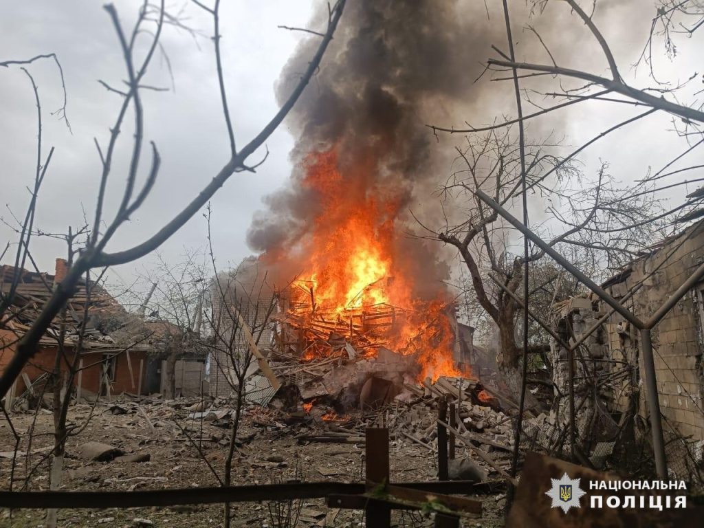 Кадри з місця удару КАБ по Дергачах показали правоохоронці (фото)