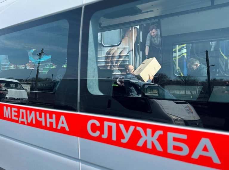 Ракетний удар по психлікарні в Харкові: пацієнтів тепер годує поїзд-кухня