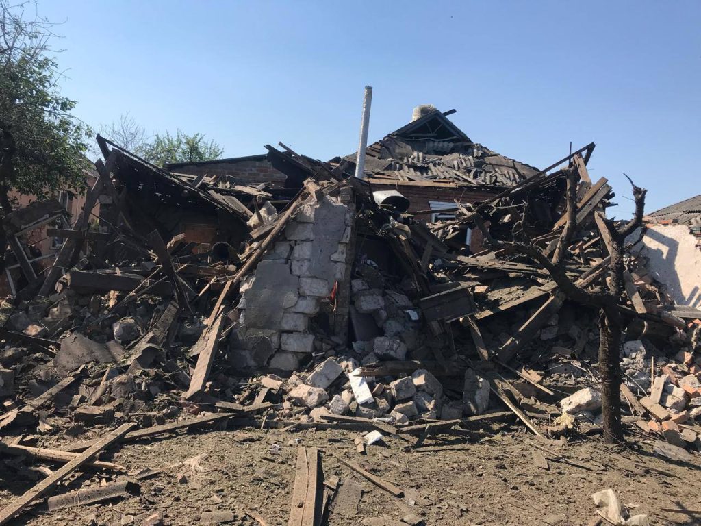 Армія РФ вранці вдарила КАБом по Золочеву: жінка отримала контузію (фото)