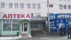 В поликлинике Харькова затеяли ремонт: ХАЦ удивила закупка 250 тысяч дюбелей