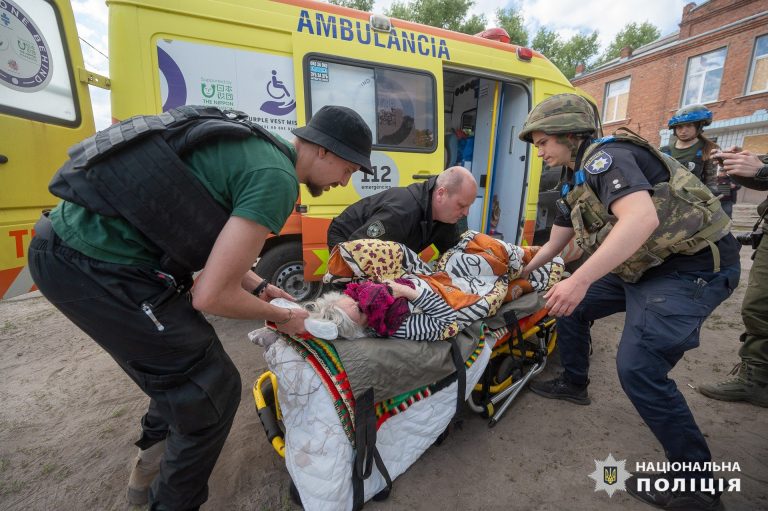 С приграничья Харьковщины эвакуировали 1700 жителей: вывозят и животных (фото)