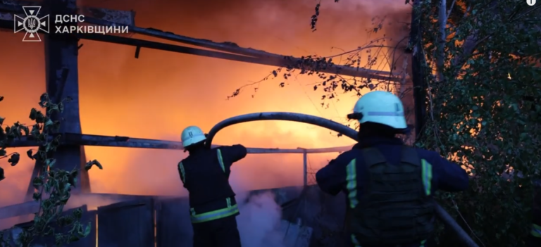 Масштабна пожежа сталася на Харківщині: її гасили 60 рятувальників (відео)