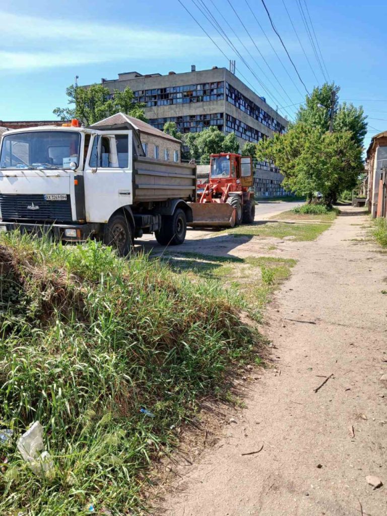 50 будинків та понад 3 тис. вікон пошкоджено у Харкові через обстріл у вихідні