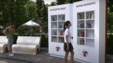 Из уличной библиотеки в Центральном парке Харькова опять растащили книги