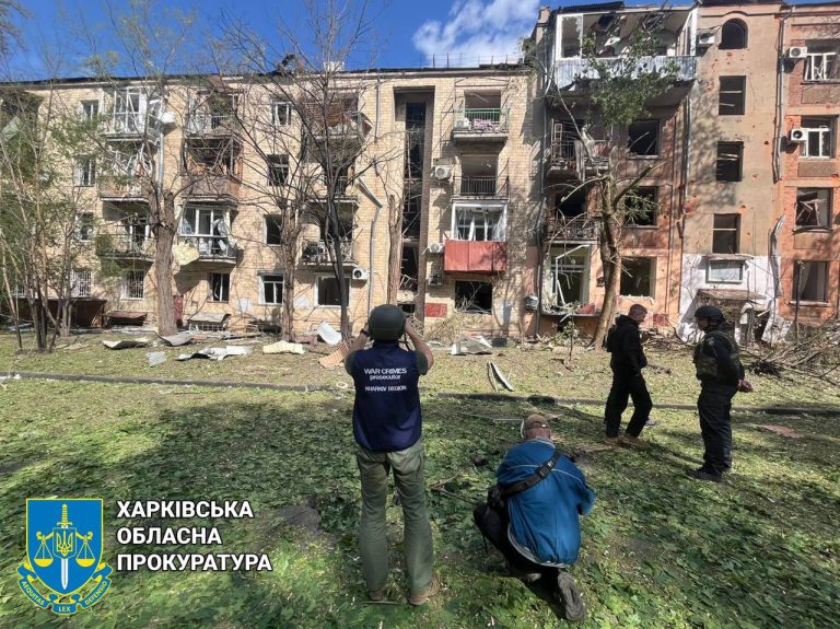 Трьома УМПБ ударила РФ по Харкову на Великдень: прокуратура показала руйнації