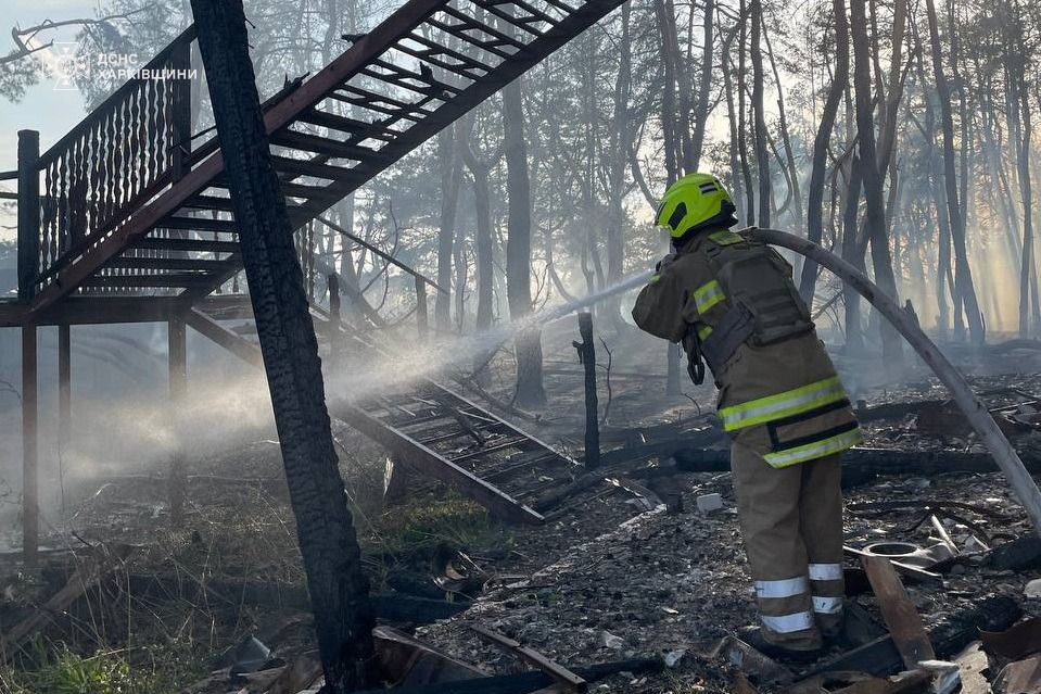пожар в Черкасских Тишках под Харьковом после обстрела 3