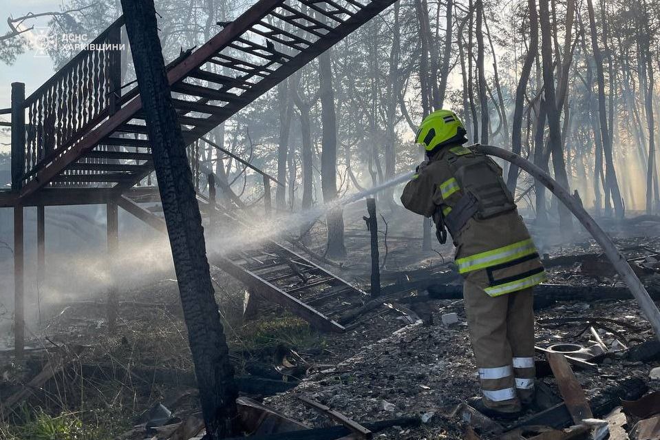 пожежа у Черкаських Тишках під Харковом після обстрілу 3