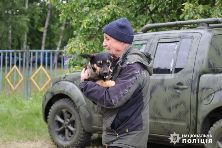 Уже до 80 КАБів скинули на Вовчанськ: як евакуюють жителів півночі Харківщини