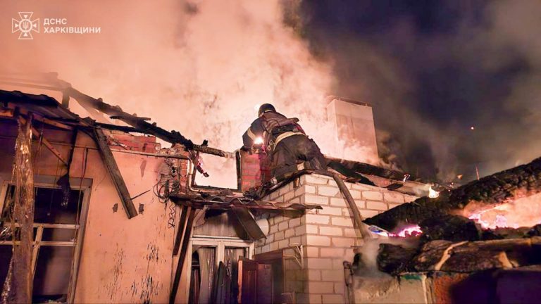Ночной пожар в Харькове из-за атаки «шахедов»: ГСЧС показала видео
