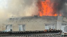 На Золочев скинули четыре авиабоеприпаса: пожары тушили на рынке и в детсаду